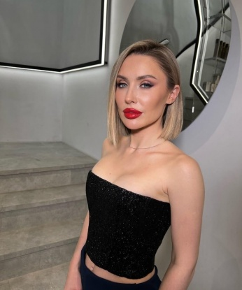 Открой для себя новые возможности нашего сексуального путешествия. Живу в Москве и с радостью проведу время со знатоком наслаждения. Обеспечу тебя незабываемым опытом, который подарит тебе массу удовольствия и расслабления. У меня есть отличные отзывы, которые подтвердят мою непревзойденную квалификацию. Смотри мои фото и ты увидишь, насколько я сексуальна и привлекательна. Наслаждайся каждой минутой в моей компании и забудь о реальности. 🌟🔥💋 881, 32 года